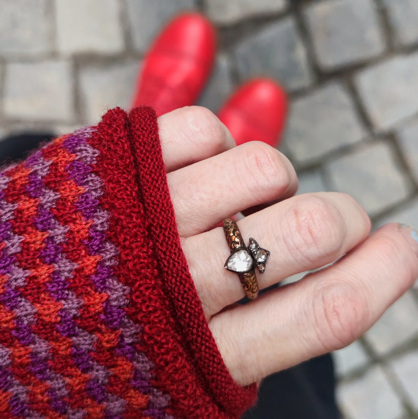 Crowned heart ring with diamonds