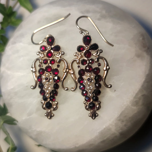 Victorian amphora earrings in gold with seed pearls and garnets