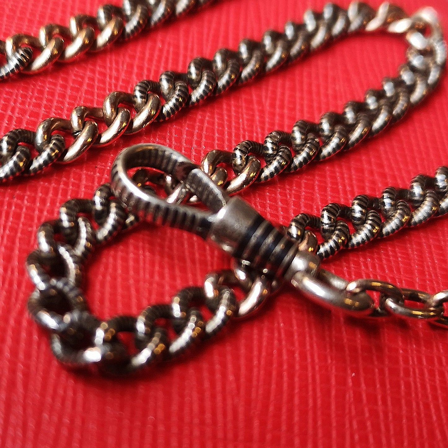 The niello watch chain with rose gold details